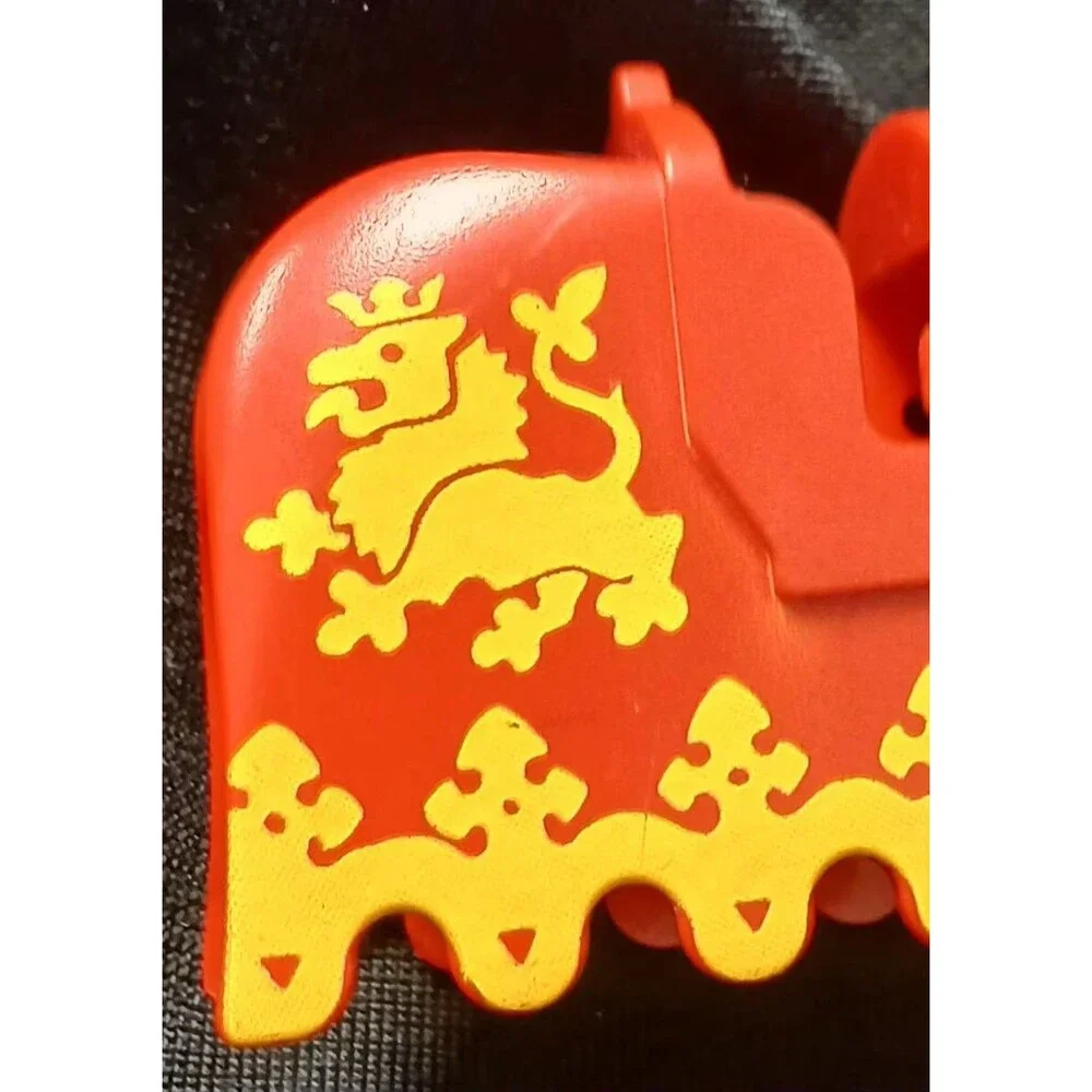 LEGO Red Horse Barding Yellow Lion Ruffled Edge 2490px3 Vintage Castle 6060